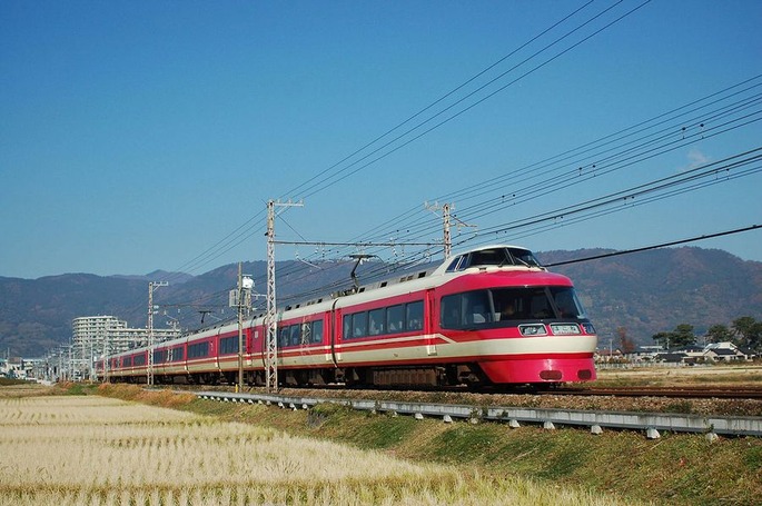 1280px-Odakyu_Erectric_Railway_7000renewal