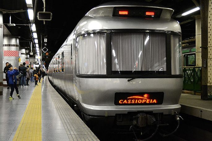 Cassiopeia_sleeping_car_at_ueno_station