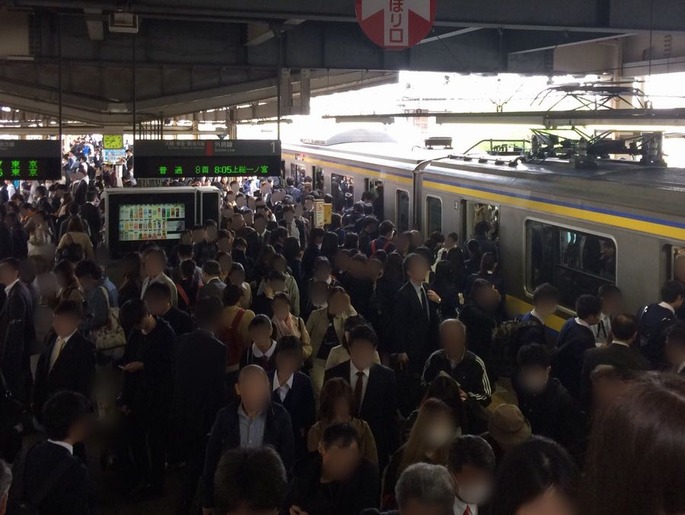 Rush_hour_in_Kamatori