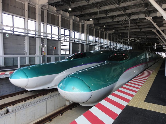 JRH_H5_H2_JRE_E5_U14_Shin-Hakodate-Hokuto_Station_north_20160406
