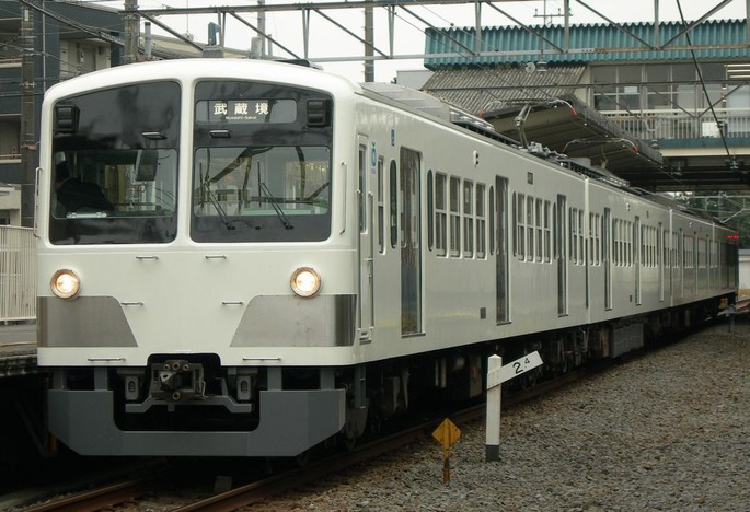 Series_New101_259F_in_Kyoteijyo-mae_20101117