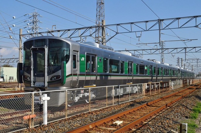 1920px-227-1000_in_Wakayama_Car_Maintenance_Center