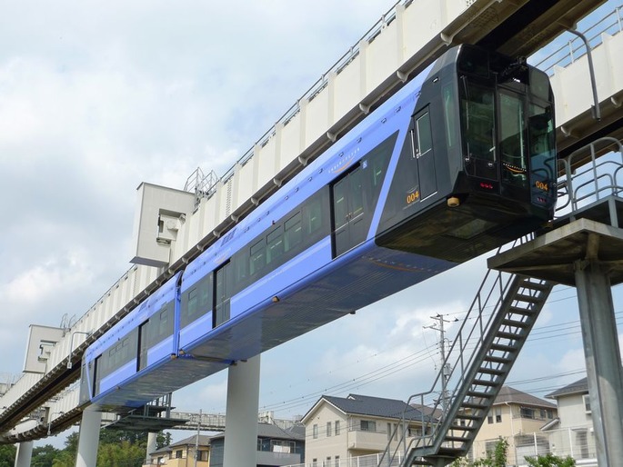 Chiba_Urban_Monorail_0_series_201206-01