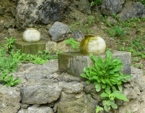 聖なる壺2つ