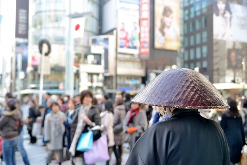 雑踏の僧侶