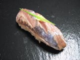 船橋漁港に揚がった、小鰺の握りです。