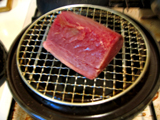 03燻製中の鰹小.jpg