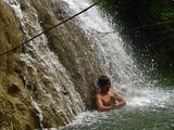 マロロの滝で滝行 Malojloj Falls