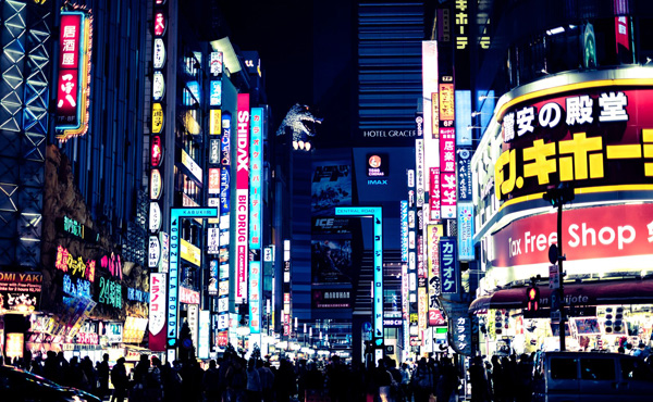 日経ビジネス「おい日本人よ!寝ないで夜遊びをしろ!経済が衰退するぞ!」