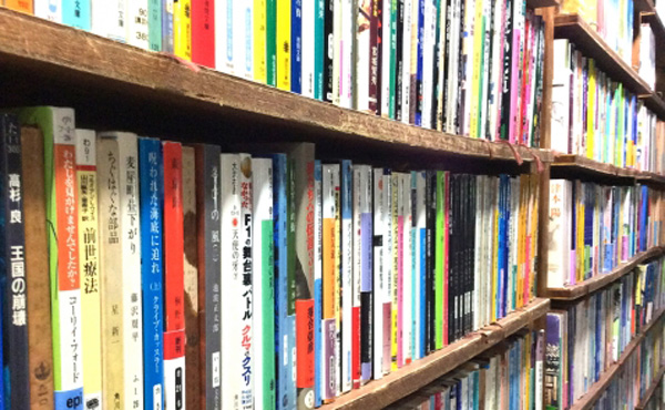 本屋さん「年収800万円の人は年収400万円の人の2倍本を読んでいます」