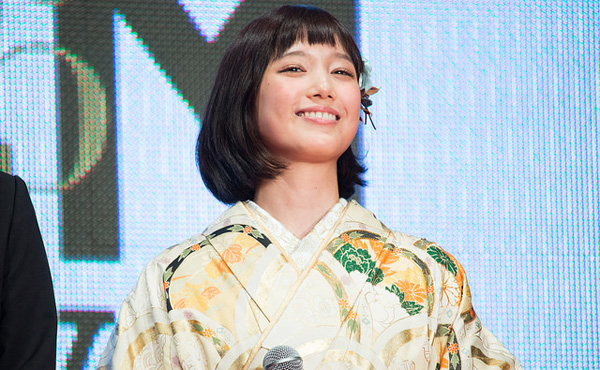 本田翼 年収1億円超に?芸能人がYouTube進出するオイシイ理由