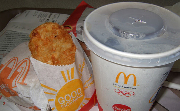マックのコーラ原価0円wwwwwwwwwwwwwwwwwwwwwwwww100円で販売wwwww