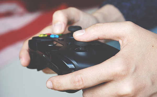 ゲームは開発費が高騰してるからDLで稼ぐのは当たり前←これ