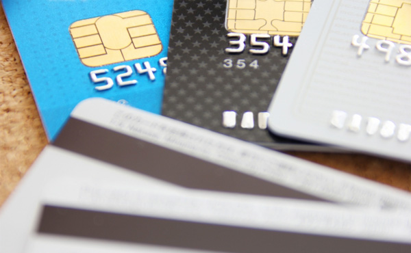 クレジットカードって0.5~2.0%の還元あるし使った方がトクじゃね?