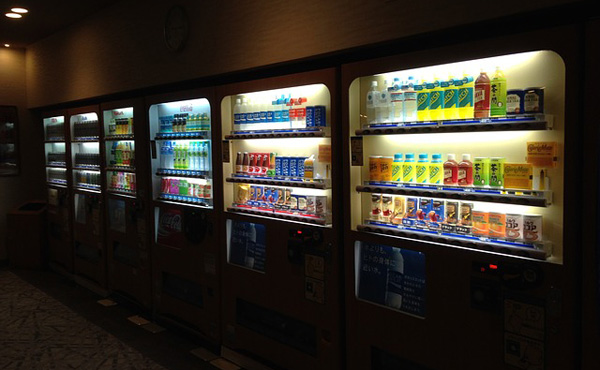 自動販売機さん「消費税3%!?すまん、100円から110円に値上げするわ!」