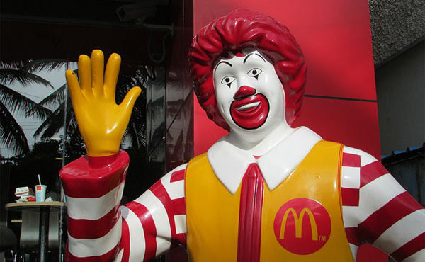 【動画】マクドナルドで客が店員にブチギレ、電子マネー返金で激怒か?