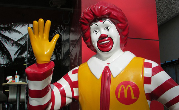日本マクドナルド、大半の店舗でクレジットカード決済可能に