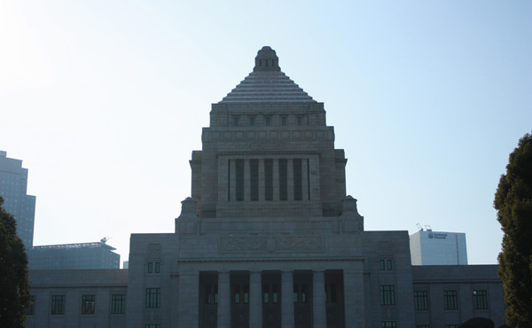 「年金破綻」全国で訴訟! 「年金カット法案」は、成立すると、恐怖の厚生年金年間14万円減