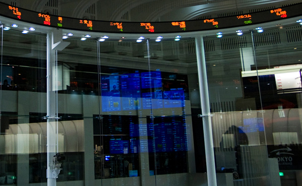 日本の個人投資家、評価損益マイナス13.15% ソフトバンク株購入者は塩漬け状態に