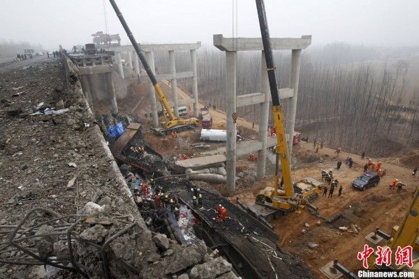china-henan-bridge-collapse-truck-explosion-03-600x400