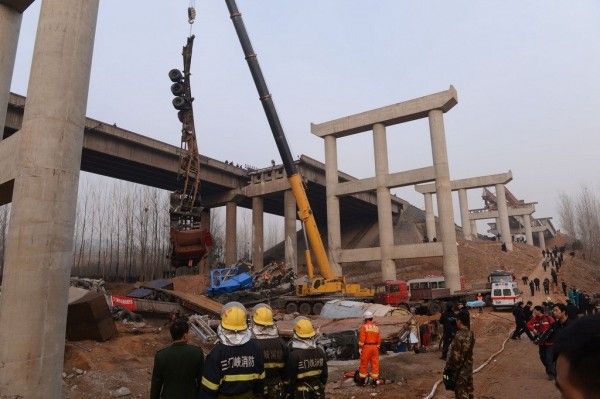 china-henan-bridge-collapse-truck-explosion-08-600x399