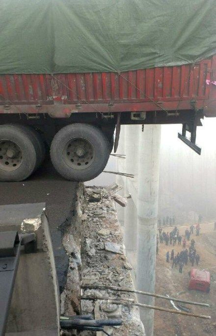 china-henan-bridge-collapse-truck-explosion-13