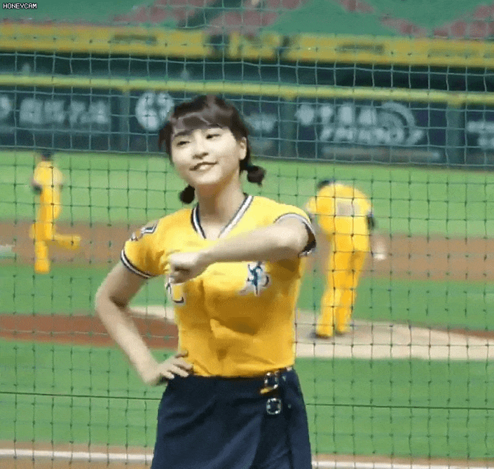 【野球】「台湾一の美少女チアリーダー」チュンチュン、ミニスカでスラリ美脚大胆披露 	YouTube動画>11本 ->画像>20枚 