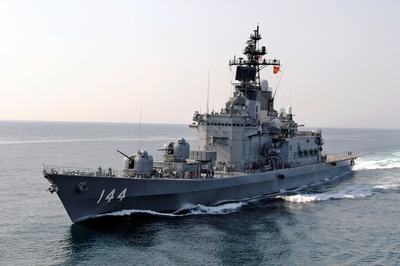 JMSDF_destroyer_Kurama_(DDH-144)