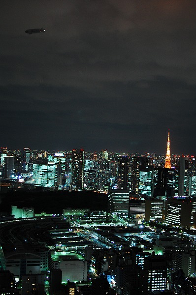 闇夜の飛行船