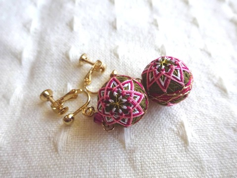 桜もちの絹手まりイヤリング(全体１)