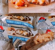 アトキンスキャラメルチョコレートナッツプロテインバー