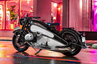 nt_181027bmwr7biker03