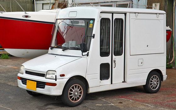 Daihatsu_Mira_Walk-through_Van_003