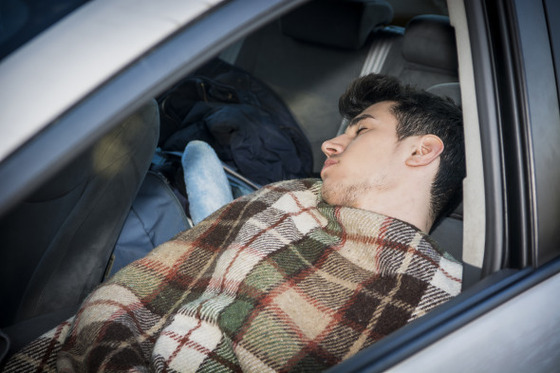 BUG_LOS-FELIZ_SLEEPING-IN-CARS_APRIL-2017-590x393