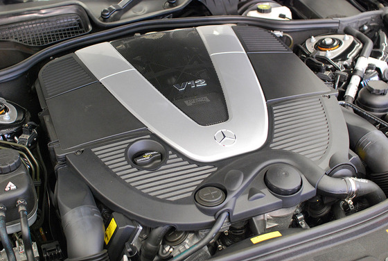 1200px-Mercedes-Benz_M275_Engine
