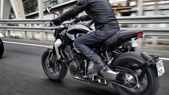 18-honda-cb1000r-action-image-1-1