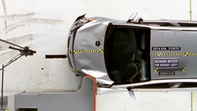 130808084550-pf-small-car-crash-test-iihs-00010828-620x348