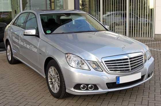 1024px-Mercedes_E_250_CDI_BlueEFFICIENCY_Elegance_20090518_front