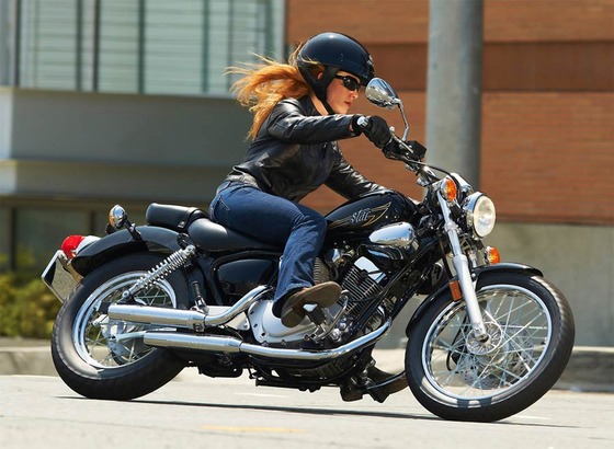 「バイクに乗る女」←これwww