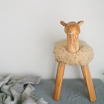 羊　スツール　北欧　羊の形のファースツール　アクタス 子羊とペア！ とっても可愛い 羊スツール 北欧 羊の形のファースツール