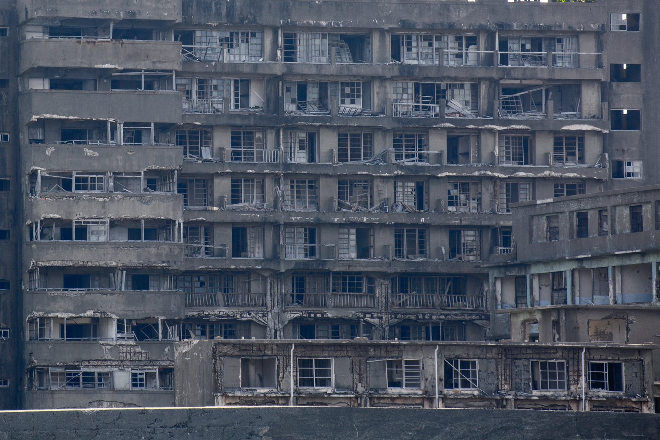 IBA_4K_4096_Gunkanjima_buildings_9