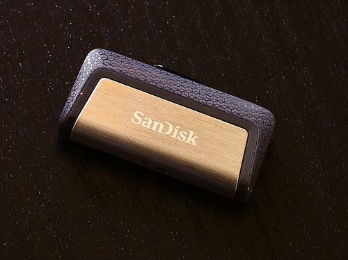 Dual drive USBメモリー (2)
