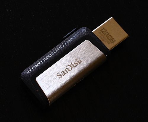 Dual drive USBメモリー (3)