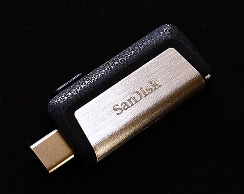 Dual drive USBメモリー (4)