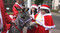 クリスマス衣装で動物たちがパレード　岡山・池田動物園