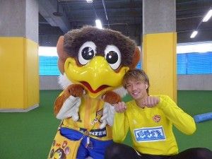 板倉滉選手、仙台で「いたっち」になる : Jリーグマスコットの 板倉滉選手、仙台で「いたっち」になる : Jリーグマスコットの