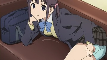 おいおい!のっけからパンチラかよ