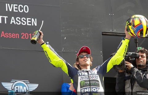 2013-motogp-valentino-rossi-is-back-to-winning-days-in-assen_2