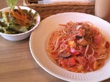 サラダとパスタ