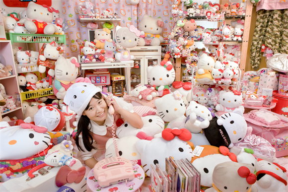 Kando Asako - Largest Collection Of Hello Kitty mil_tcm30-60718